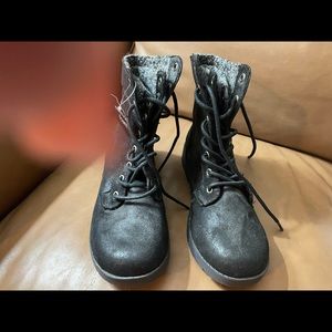 New Never Worn Woman’s Black Memory Foam Black Lace-Up Boots Sz 6